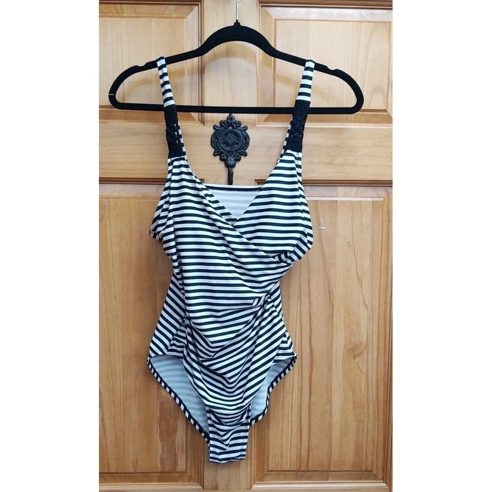 Merona Size M Black & White Striped No Wire Padded Bra Swimsuit Bathing Suit - Picture 1 of 12